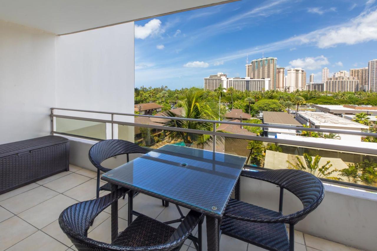 Regency On Beachwalk Waikiki By Outrigger Honolulu Exterior photo