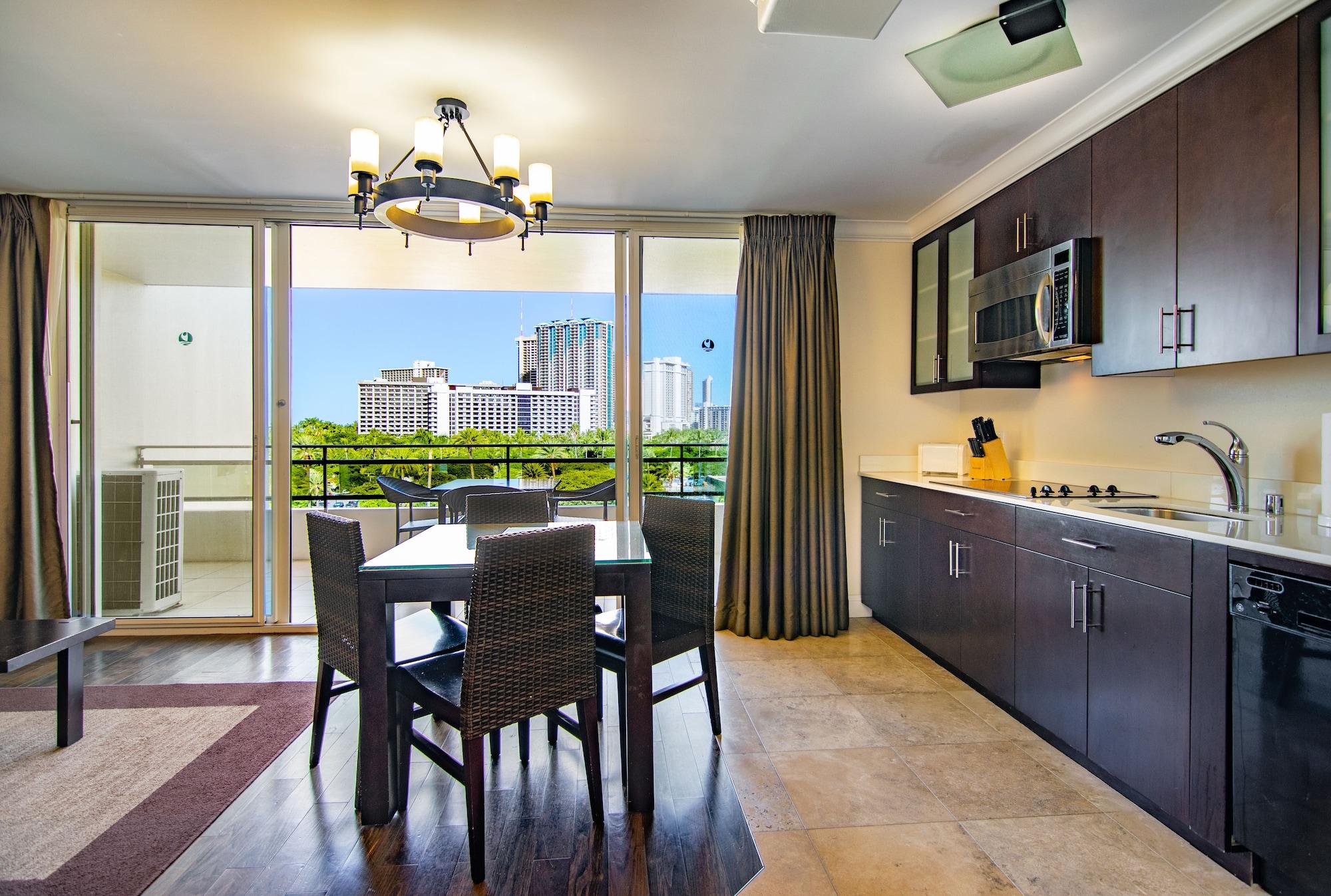 Regency On Beachwalk Waikiki By Outrigger Honolulu Exterior photo