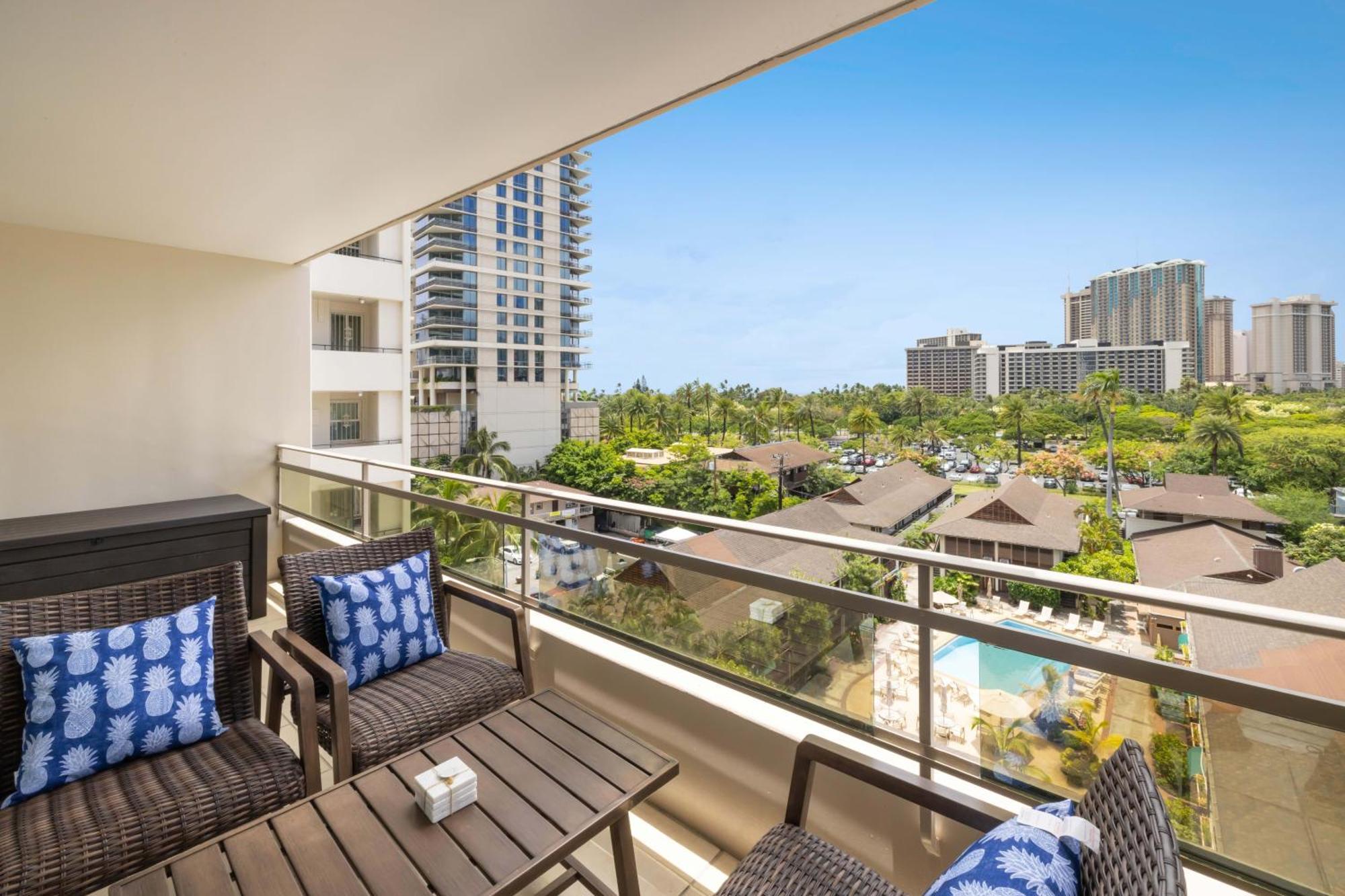 Regency On Beachwalk Waikiki By Outrigger Honolulu Exterior photo